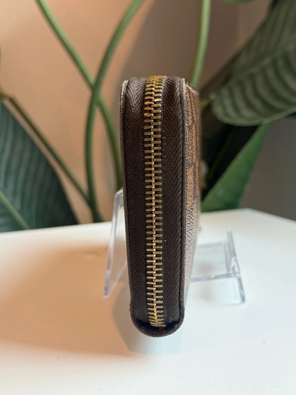 Louis Vuitton ‘Zippy Wallet in Damier Ebene’